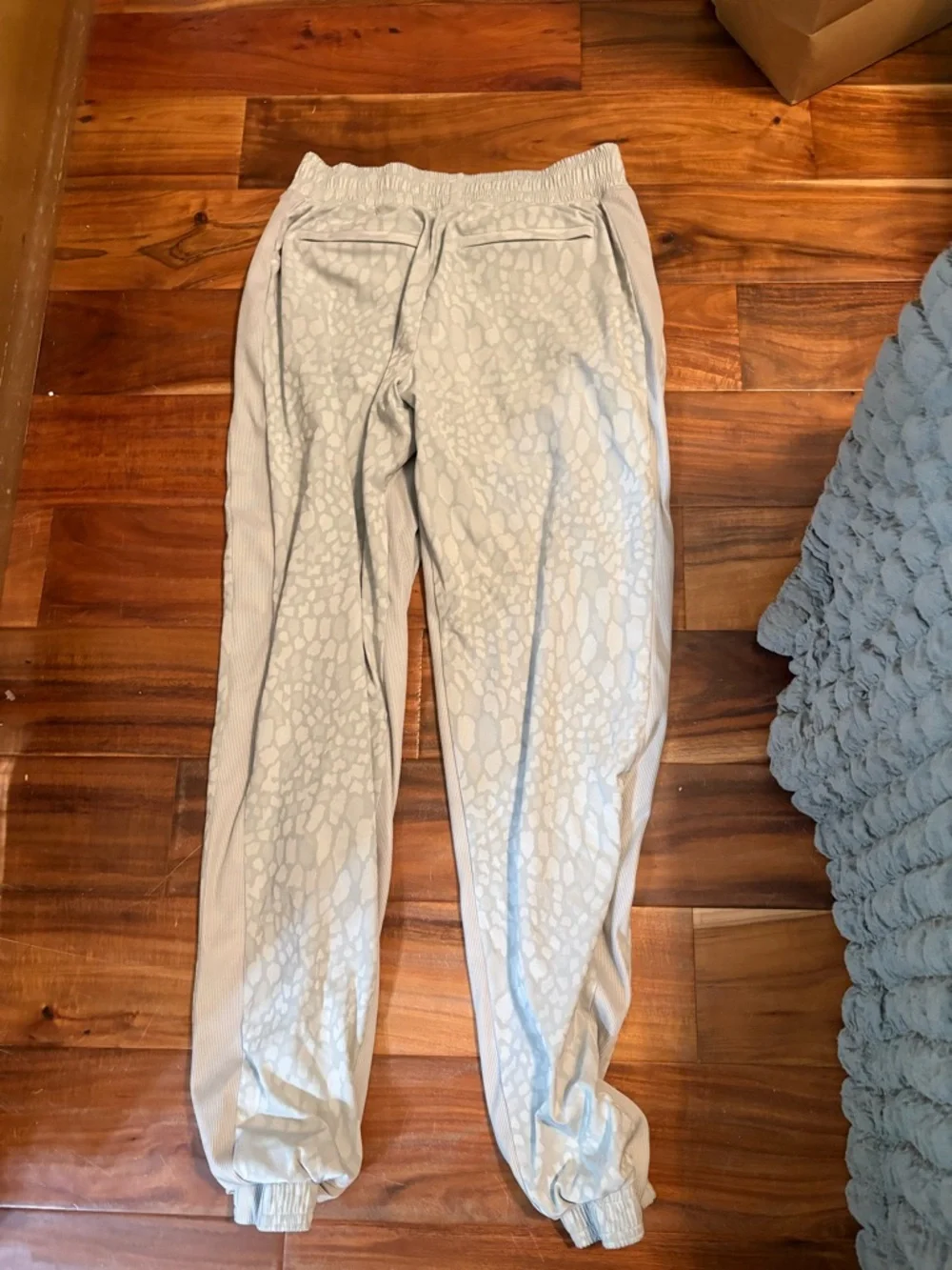 Athleta Joggers Women’s Size 6 Tall Gray Animal‎ Print Athleisure Pants (0409)